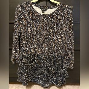 Beautiful Vera Wang top. EUC!